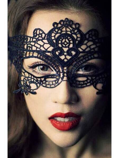 ENCHANTING BLACK LACE EYE MASK