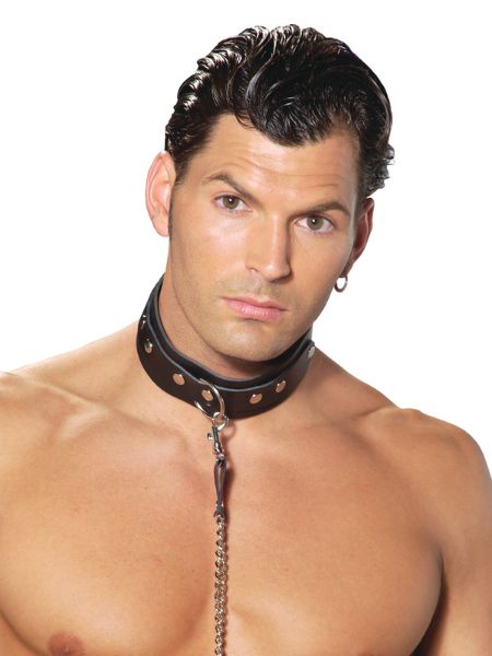 MEN'S LEATHER COLLAR WITH O RING DETAIL.
